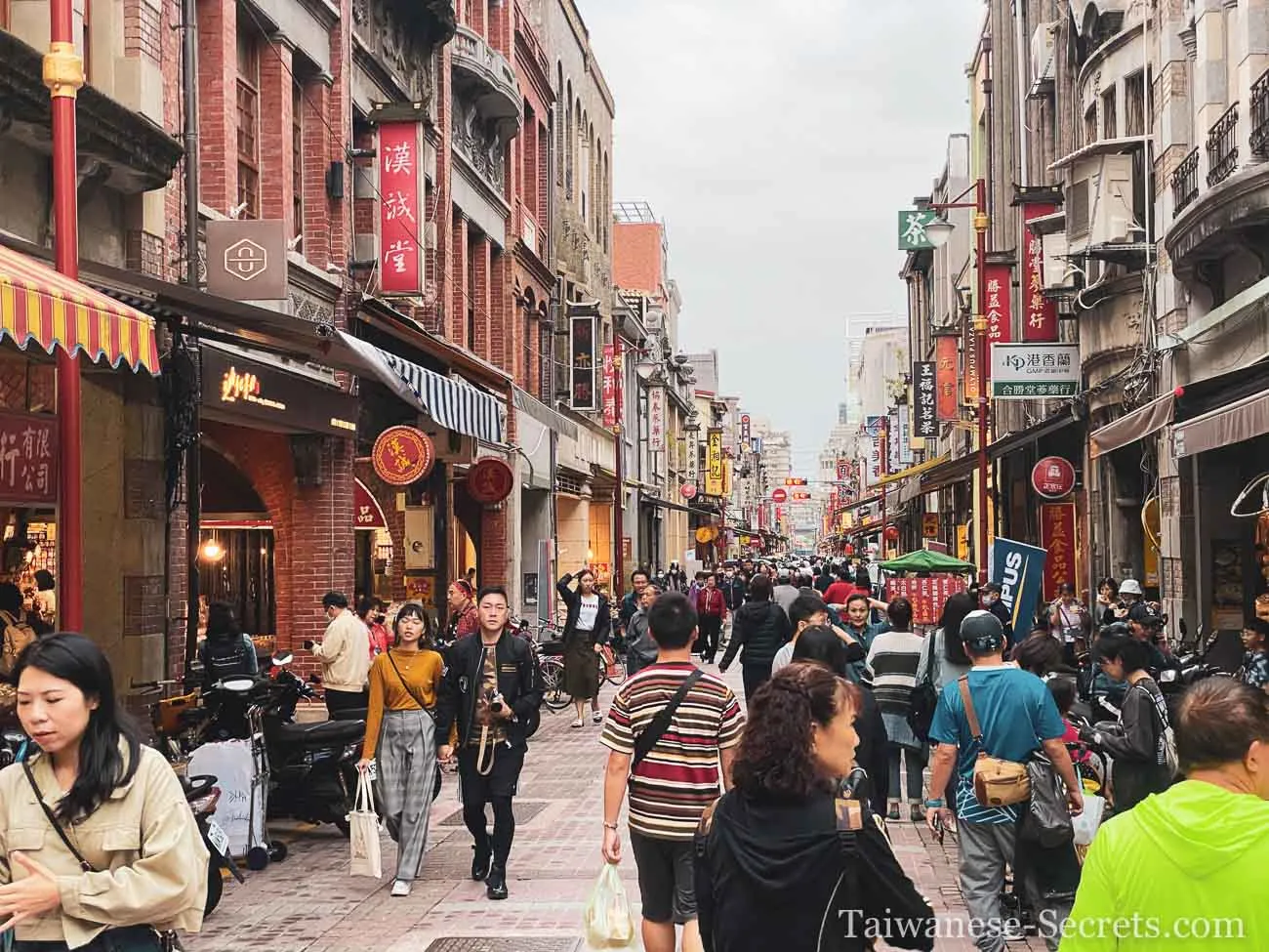 Dadaocheng old street